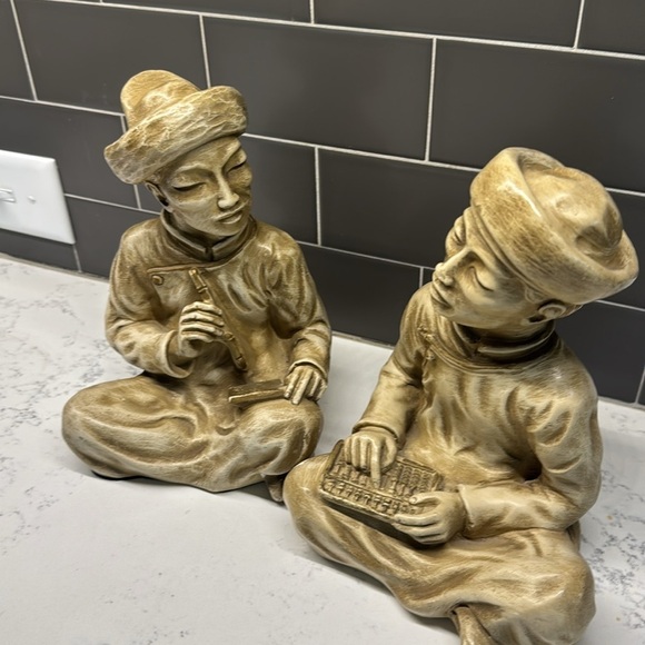 Vintage Elegant Ceramic Figurine Set in Gray - Picture 15 of 15